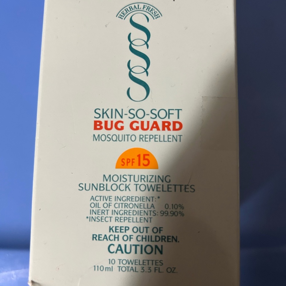 Avon Skin-So-Soft Bug Guard 10 Moisturizing Sunblock Towelettes